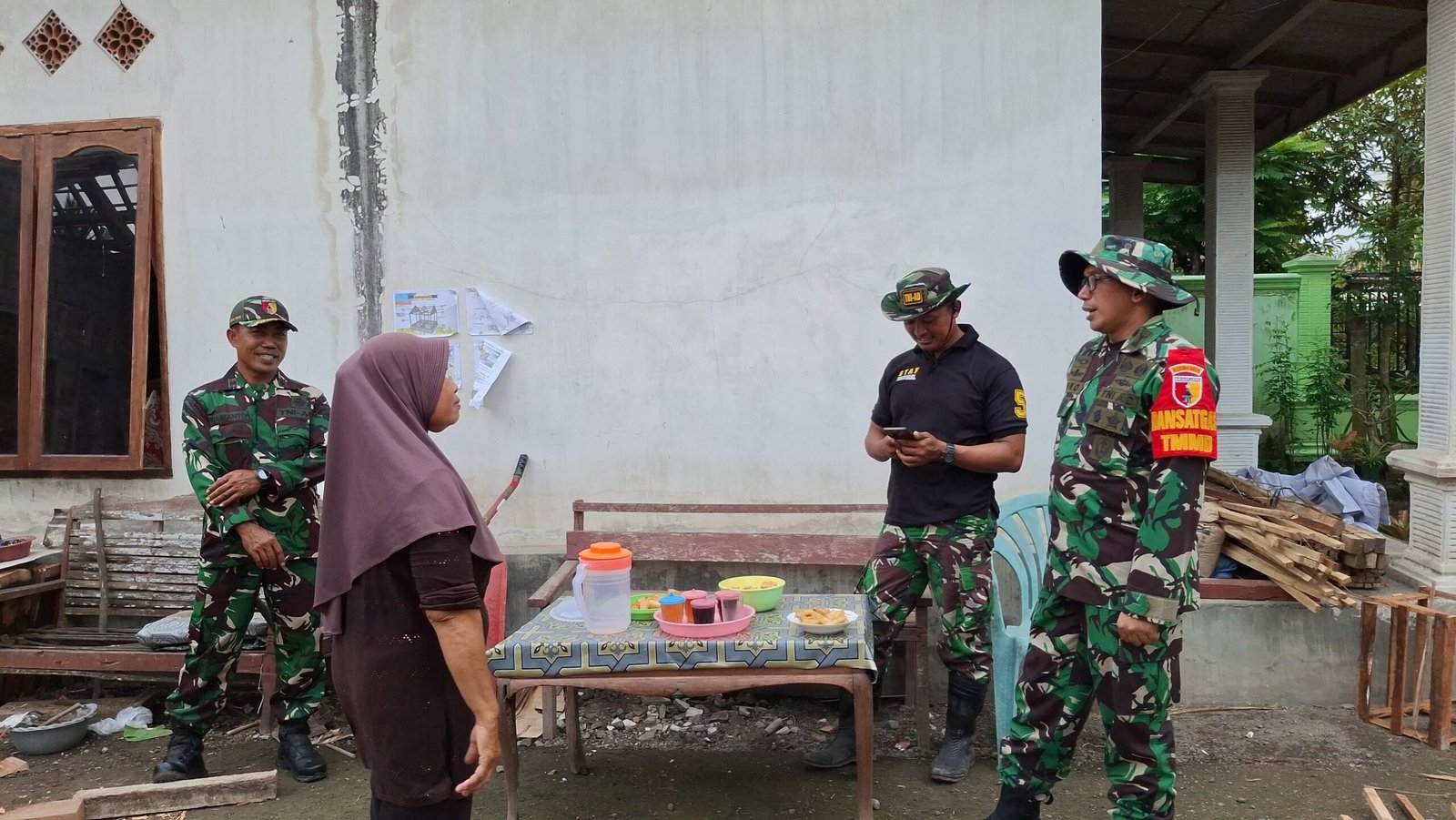 Dansatgas TMMD ke-125 Tinjau Progres RUTILAHU Rumah Ibu Sulami di Desa Kesilir, Wujudkan Hunian Layak