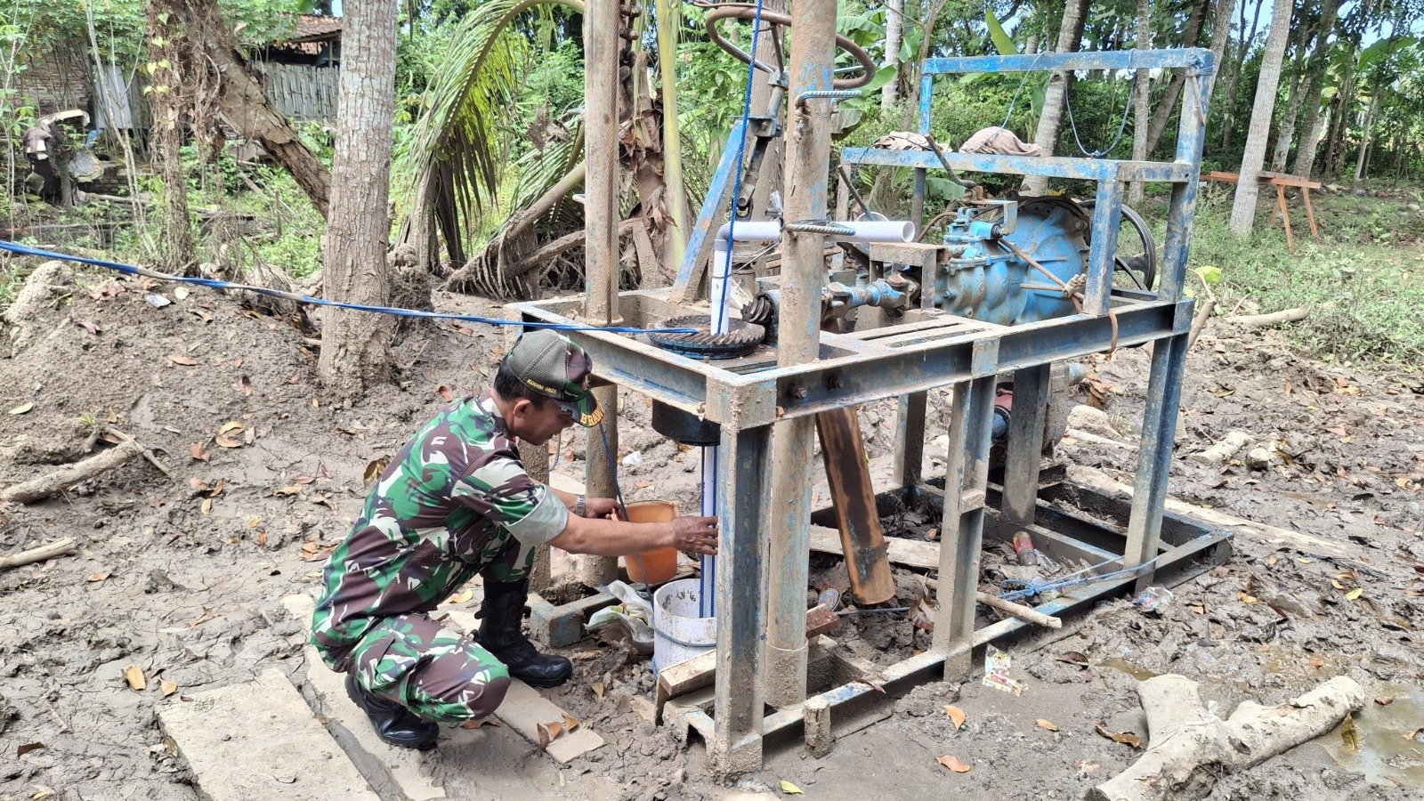 Monitoring Sumur Bor, Pasiter Kodim 0825/Banyuwangi Tinjau Langsung Lokasi TMMD di Desa Siliragung