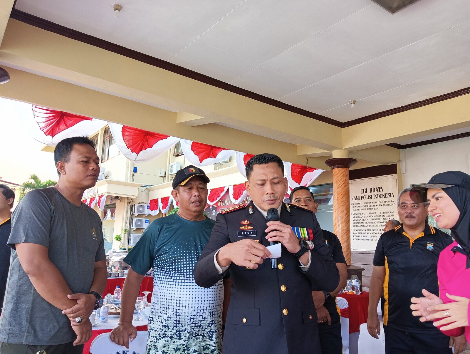 Kasdim 0825/Banyuwangi Hadiri Olahraga Bersama Dalam Rangka Semarak HUT Ke-80 Kemerdekaan RI di Polresta Banyuwangi