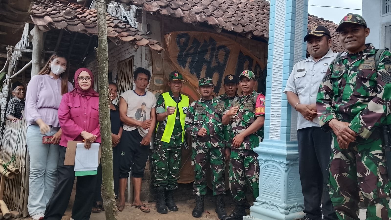 Pelaksanaan Kunjungan Tim Bakesbangpol Provinsi Jatim dalam Rangka Survei Sasaran RTLH di Wilayah Kodim 0825/Banyuwangi