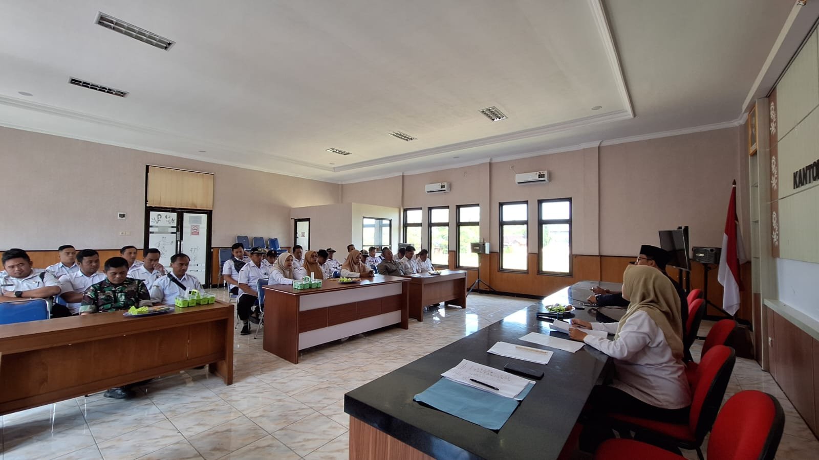 Rapat Persiapan Gebyar Merah Putih Meriahkan HUT RI Ke-80 Di Kecamatan Kabat