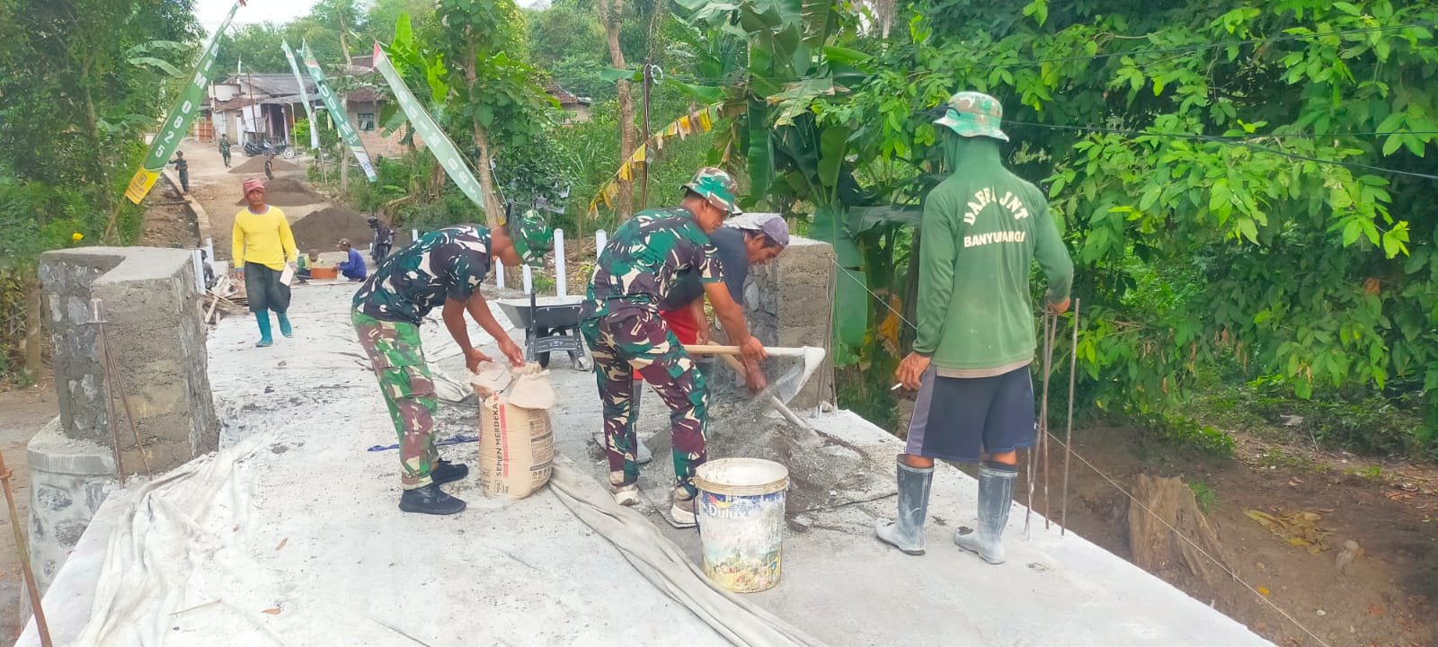 Jembatan Impian Warga Hampir Rampung, Satgas TMMD Kerja Tanpa Lelah