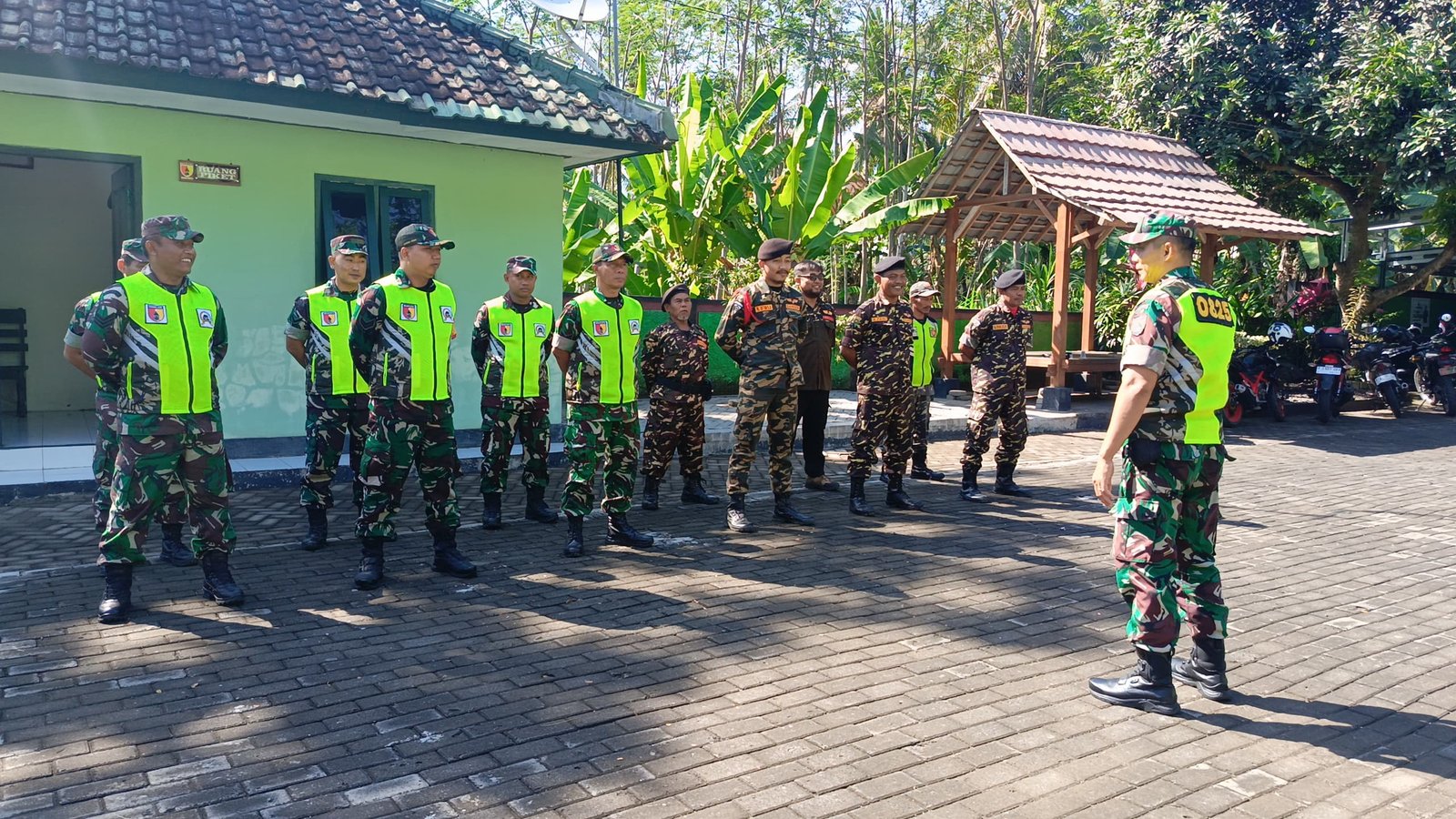 Koramil 0825-21/Kalipuro Laksanakan Apel Bersama dan Patroli Bersama Banser Guna Sinergi Menjaga Keamanan Kec. Kalipuro