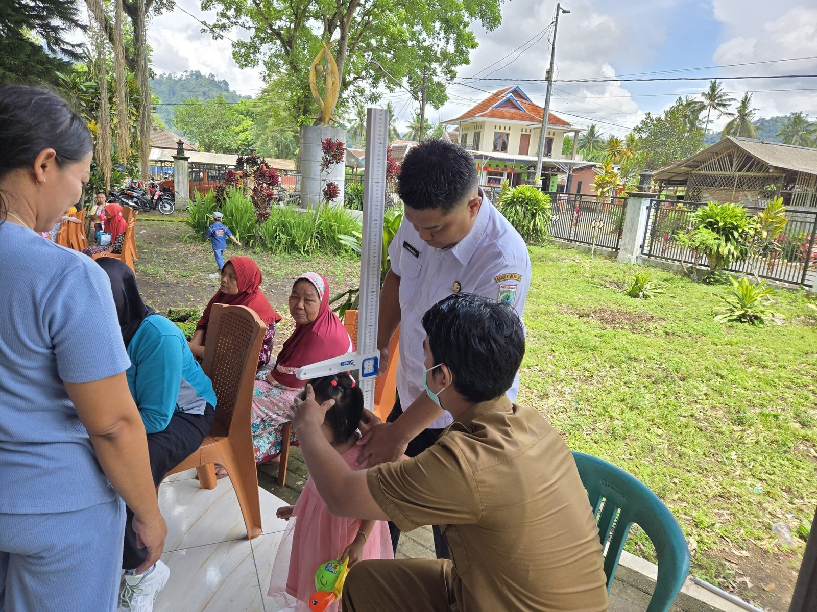 melalui Gerakan Aktifkan Posyandu oleh Dinas Kesehatan Kabupaten Malang, berkolaborasi dengan Satgas TMMD ke-126 Kodim 0818/Malang-Batu, yang bertempat di Desa Lebakharjo,