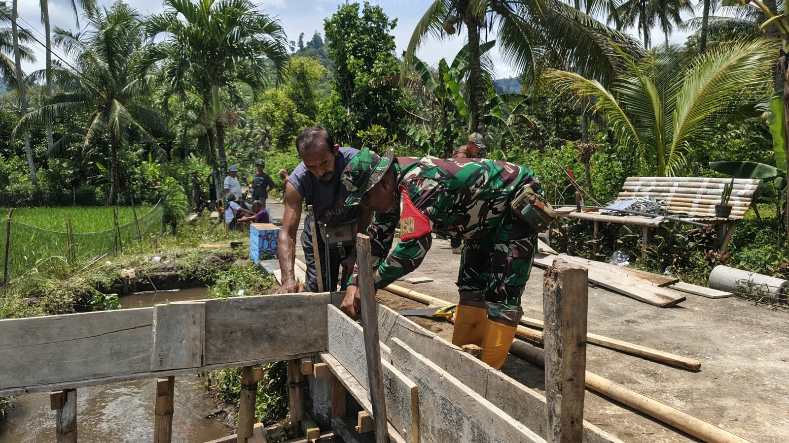 ‎TMMD 126, Gotong Royong Bangun Pos Kampling  ‎