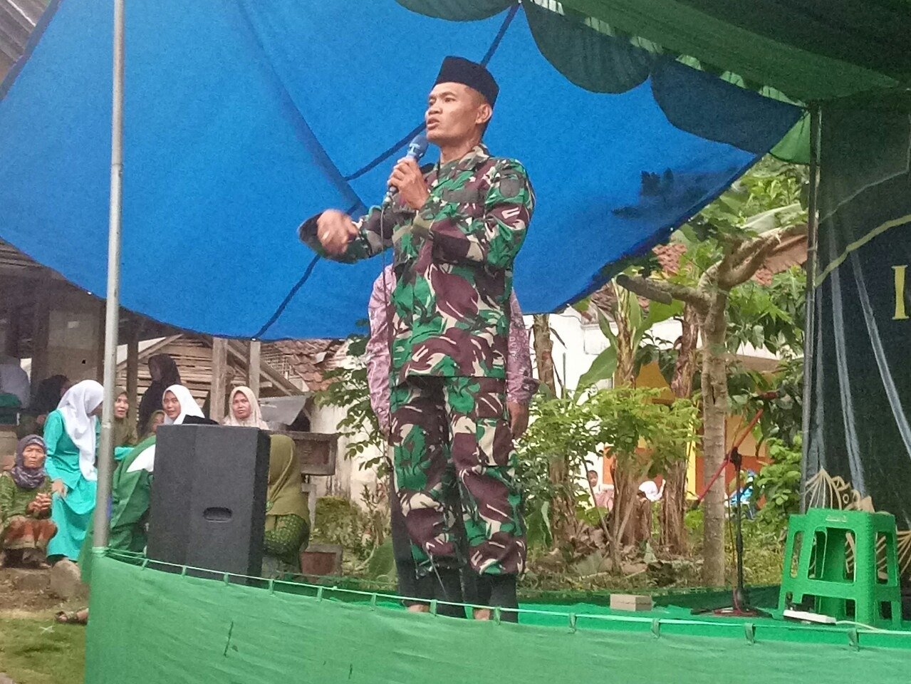 Kasdim 0818, Mayor Czi Supaat, menghadiri acara Istighosah dan Tabligh Akbar Muslimat NU dan Fatayat NU di Kampung Jeruk, Dusun Krajan 2, Desa Lebak Harjo