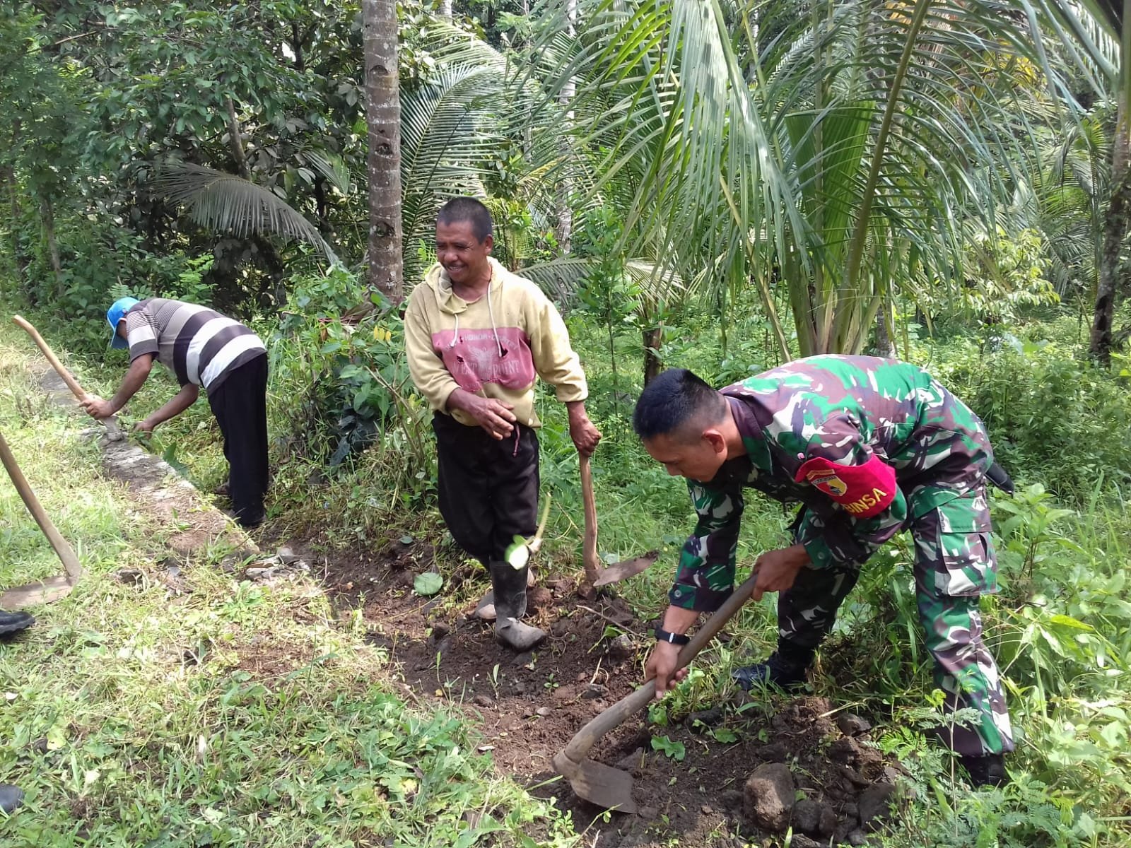 Jumat Bersih Warnai Karya Bakti di Desa Dadapan