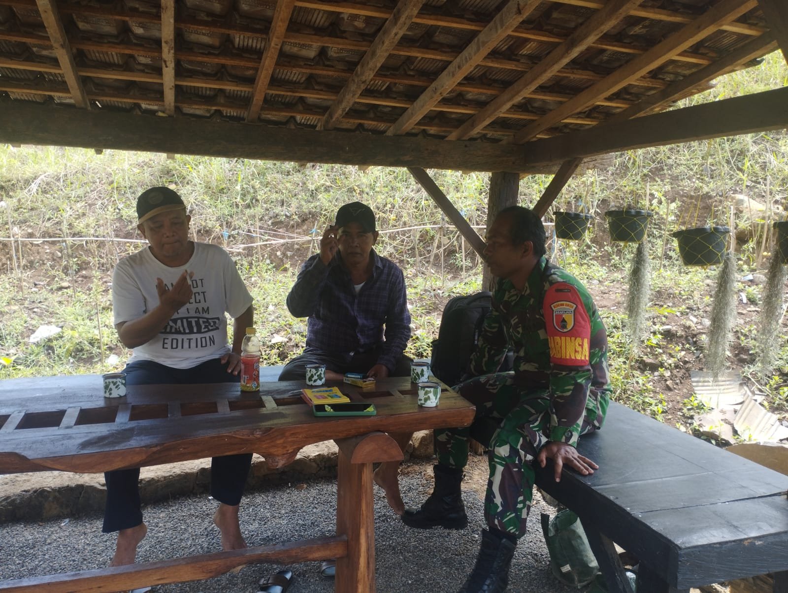 Serka Poniran Komsos Dengan Masyarakat Desa Tambong Kecamatan Kabat