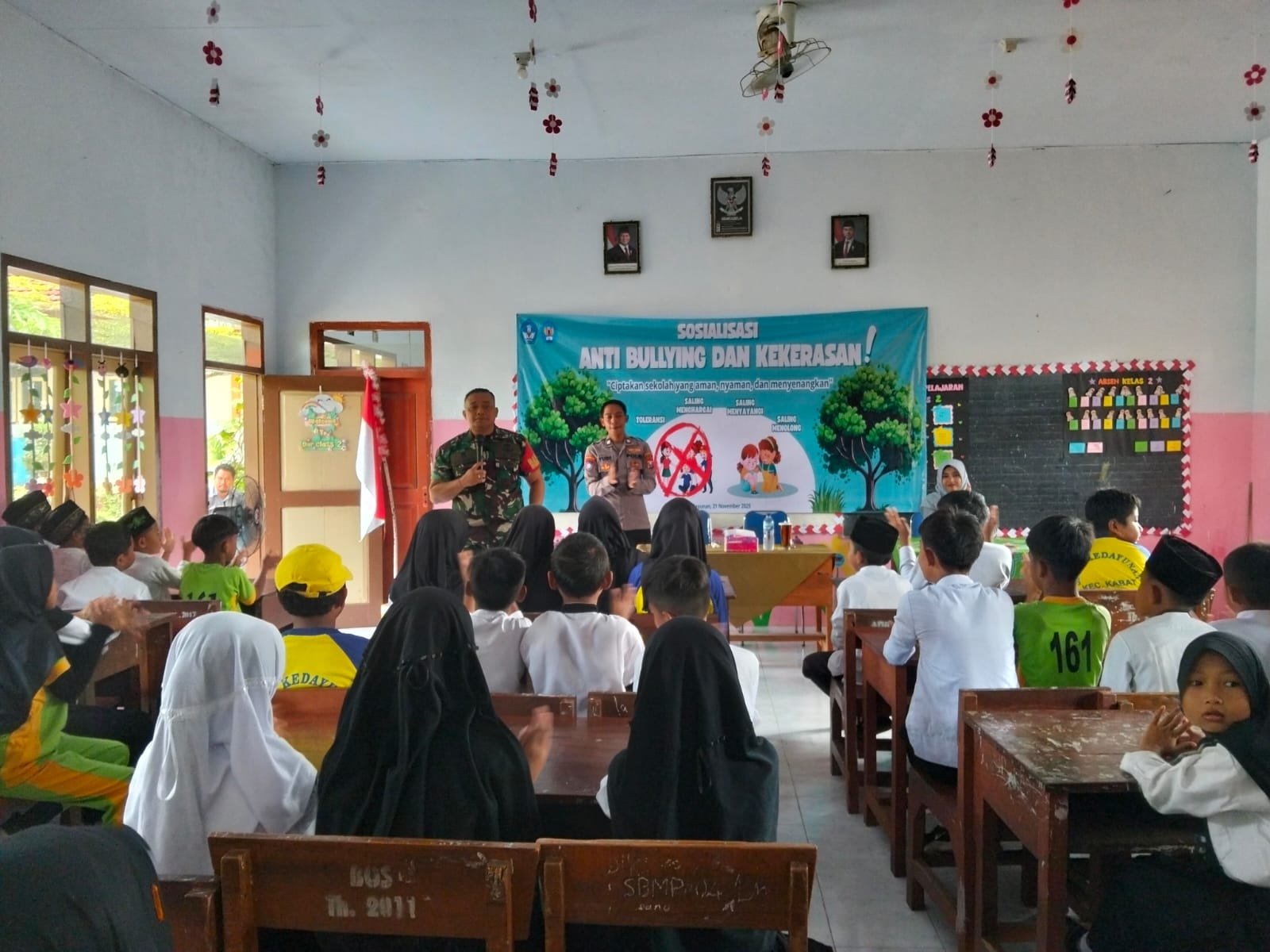 Sosialisasi Anti-Bullying di SDN 1 Kedayunan, Babinsa dan Polisi Turut Dampingi Ratusan Siswa