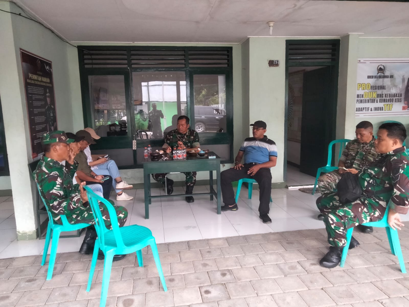 Kunjungan Tim Denzibang 2/V Malang Survei Lokasi Rehap Swakelola di Koramil 0825/14 Kabat
