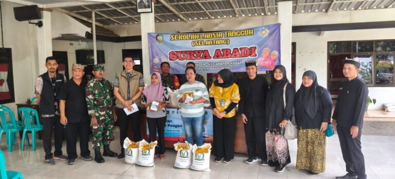 Penyaluran Bantuan Pangan 2025 di Desa Bunder, Danramil Kabat Hadir Wakili Dandim 0825/Banyuwangi