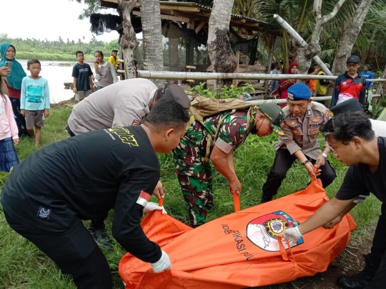 Penemuan Misterius di Pantai Kedung Derus, Babinsa Sigap Amankan Lokasi
