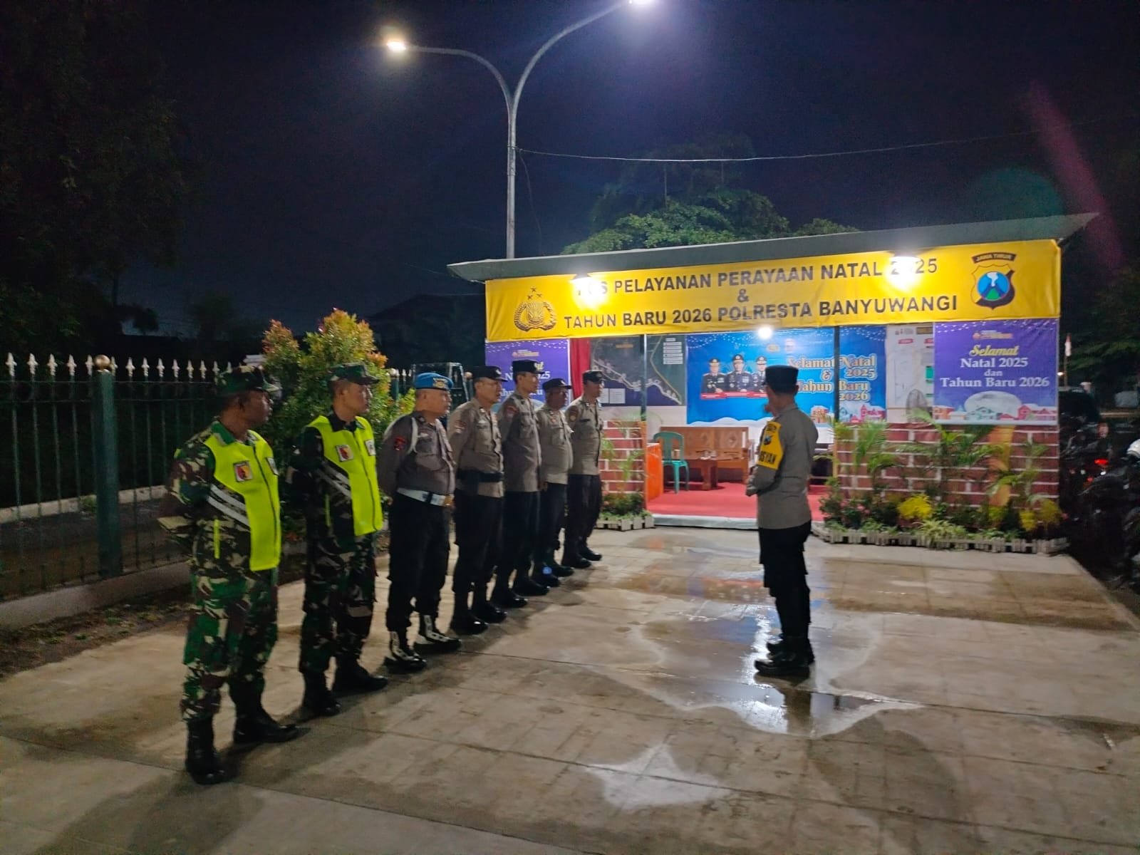 Sinergi TNI-Polri Amankan Gerbang Wisata Banyuwangi, Apel Siaga Nataru Digelar di Stasiun Ketapang