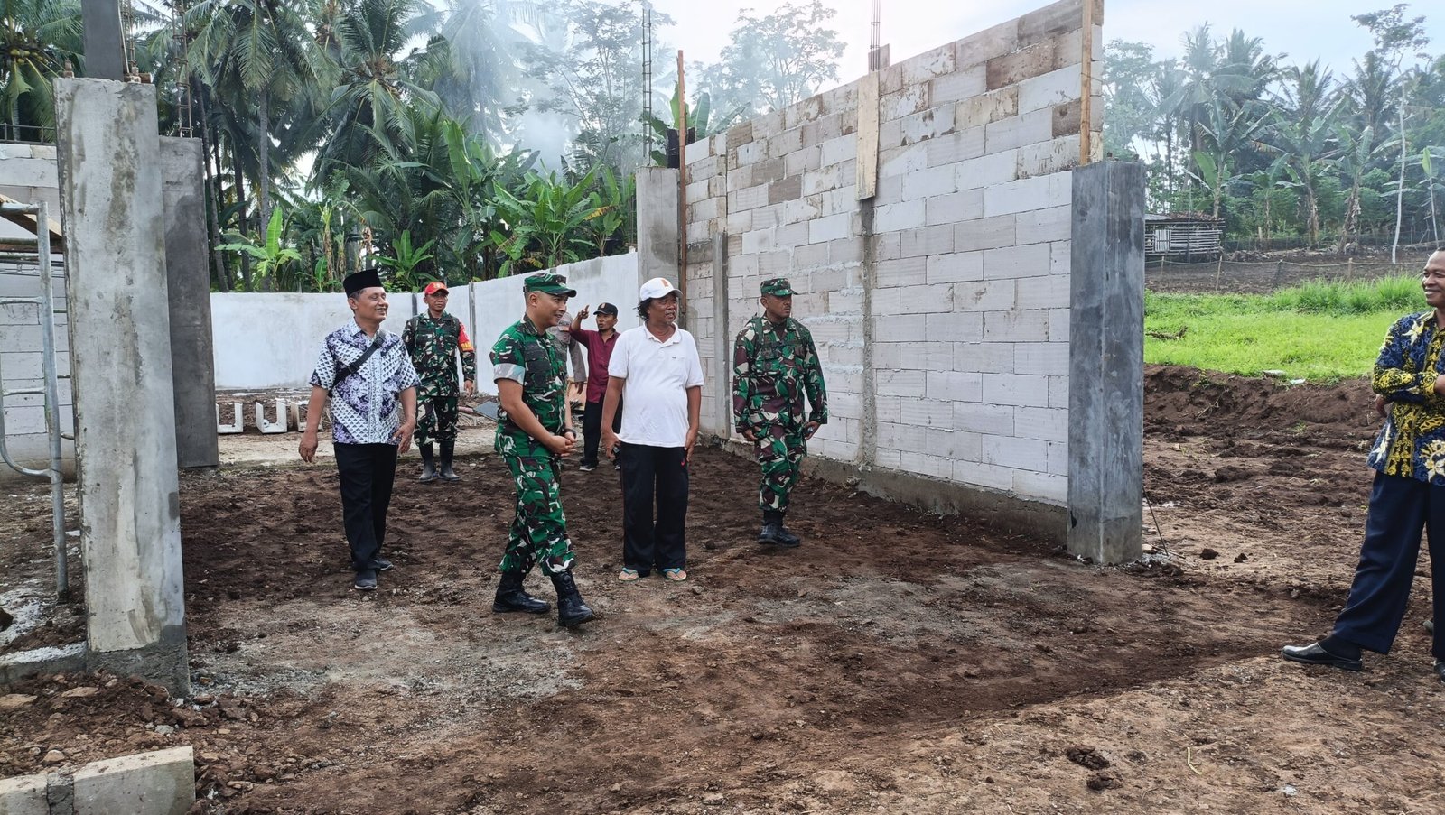 Turun ke Lapangan Jelang Senja, Dandim 0825 Pastikan KDKMP Macan Putih Tak Melenceng dari Target