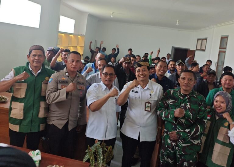 Danramil 0825/14 Kabat Hadiri Zoom Panen Raya dan Pengumuman Swasembada Pangan Presiden RI