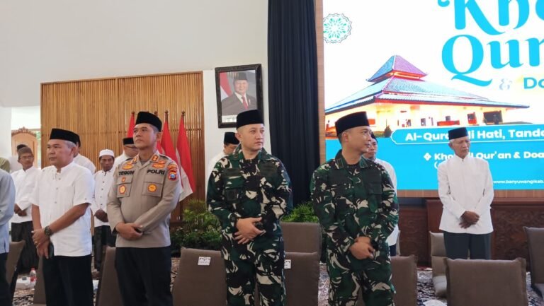 Dandim 0825/Banyuwangi Hadiri Peringatan Nuzulul Qur’an  Ayat Suci Menggema di Pendopo Blambangan, Doa Bersama Forkopimda Mengalir untuk Banyuwangi