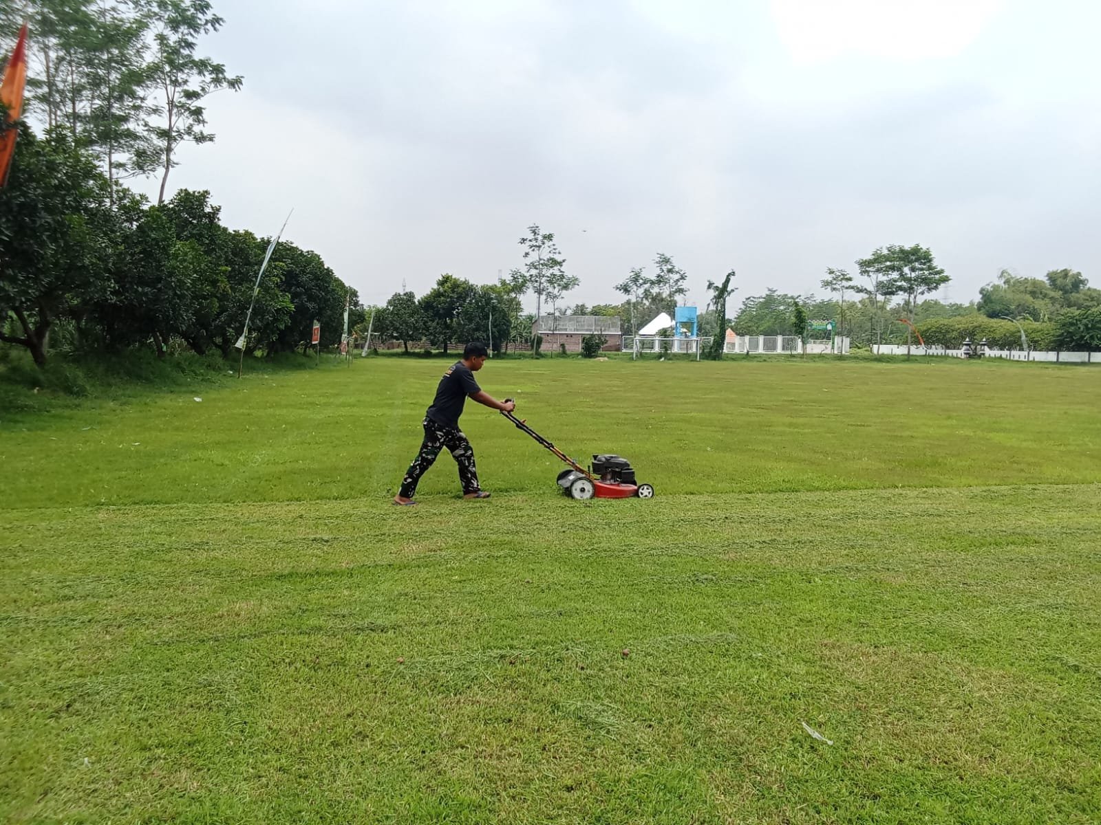 Dari Jalan Tanah Berbatu Jadi Paving Idaman: TMMD Kodim 0819/Pasuruan Wujudkan Mimpi Warga