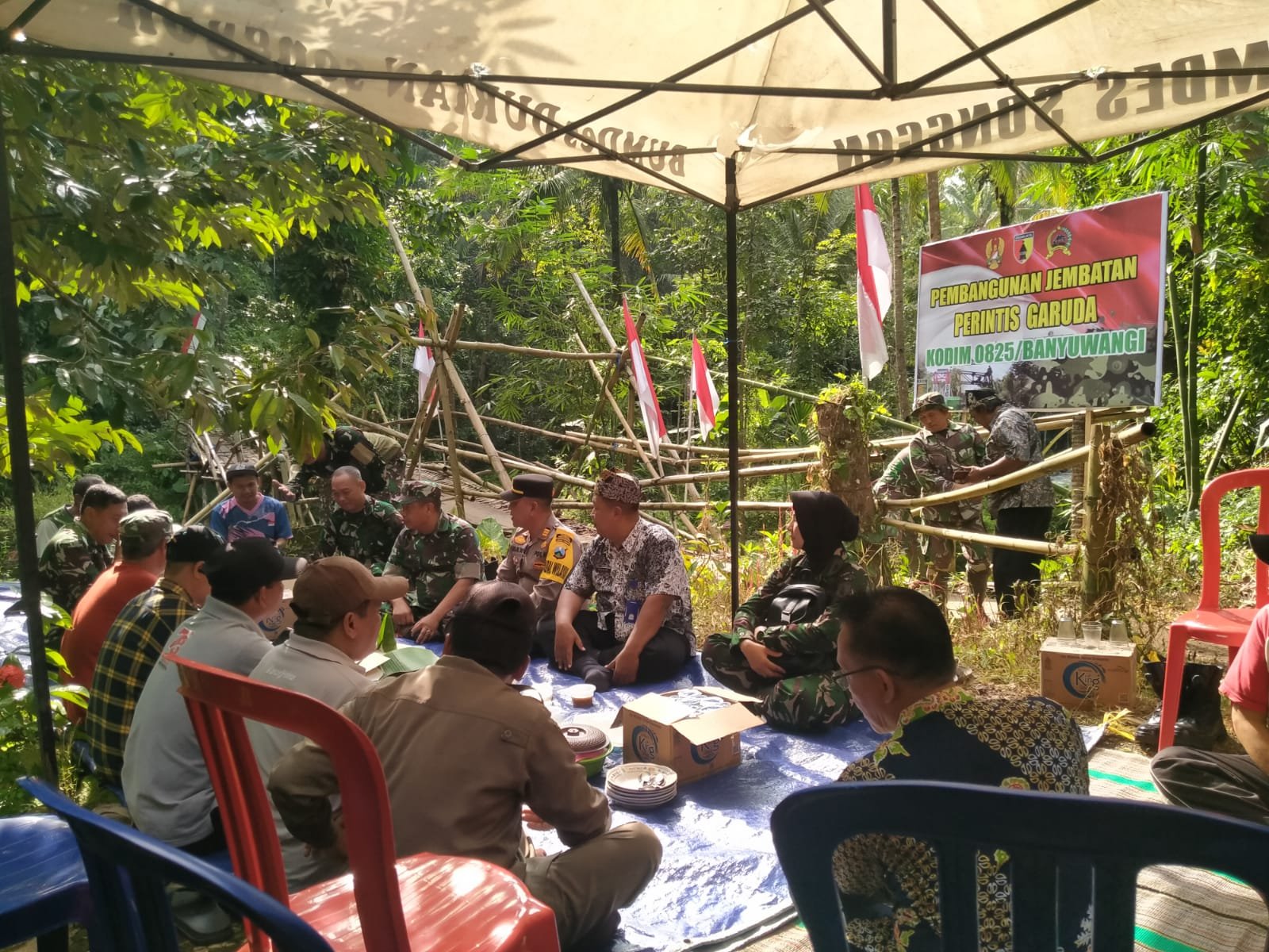 TNI Perkuat Kehadiran di Pelosok: Letkol Tryadi Pimpin Tasyakuran Pembangunan Jembatan Garuda Tahap III, Warga Songgon Sambut dengan Haru