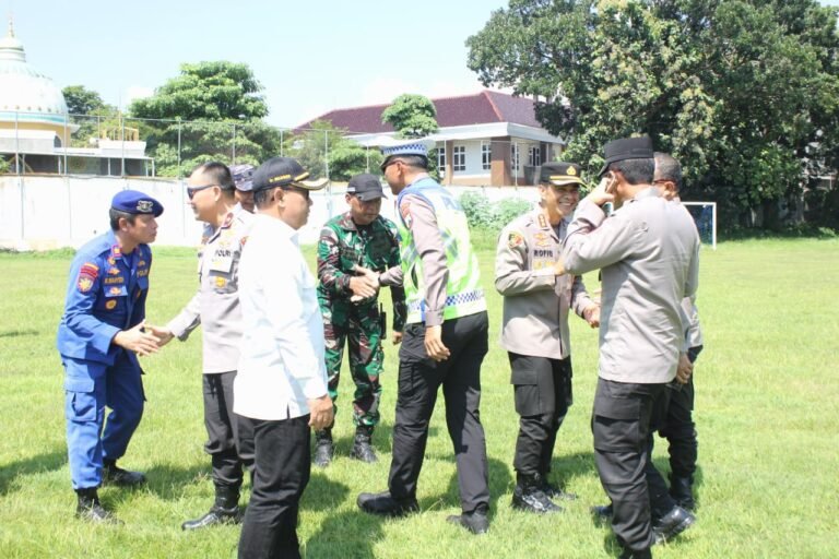 Wakapolda Jatim Sambangi Ketapang, Danramil Kalipuro Ikut Jaga Arus Balik