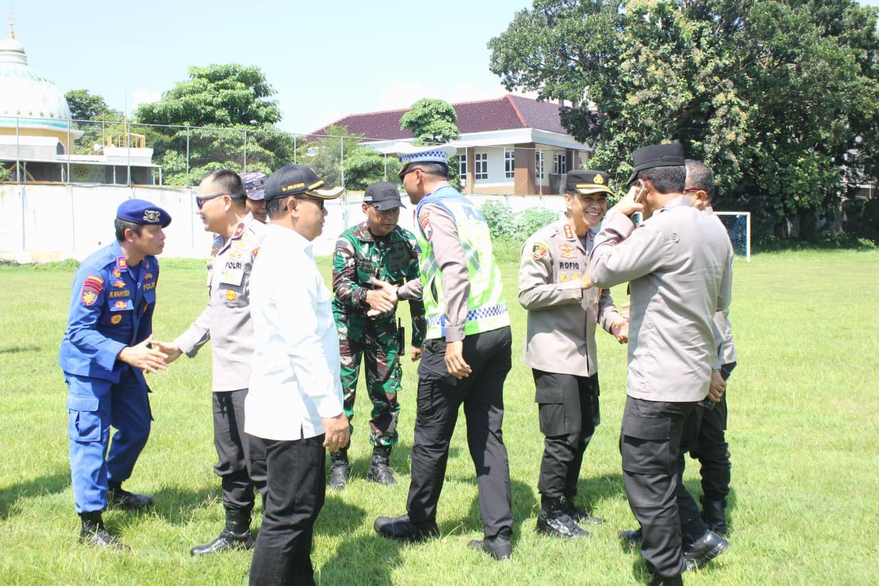 Wakapolda Jatim Sambangi Ketapang, Danramil Kalipuro Ikut Jaga Arus Balik