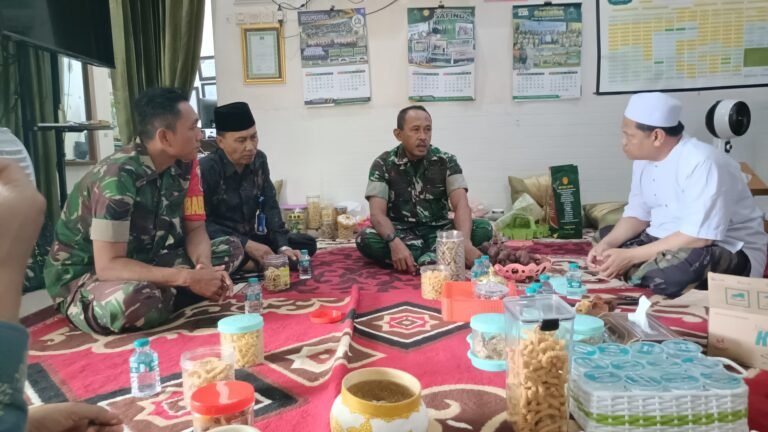 Danramil Kabat Pererat Silaturahmi Komsos dengan Tokoh Agama di Desa Dadapan