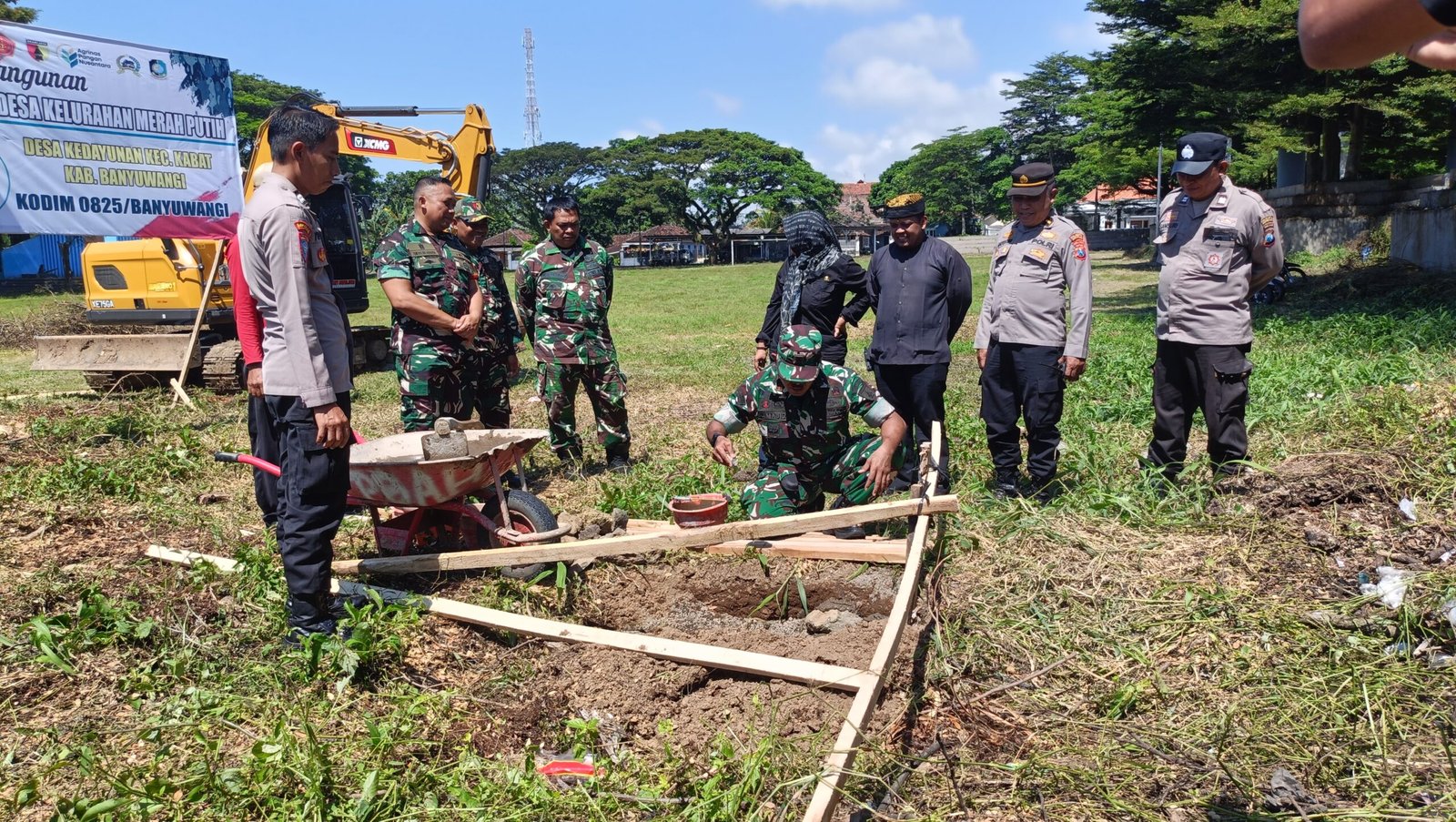 Danramil Kabat Dukung Penuh KDKMP, Tasyakuran dan Peletakan Batu Pertama Jadi Awal Kebangkitan Ekonomi Desa Kedayunan