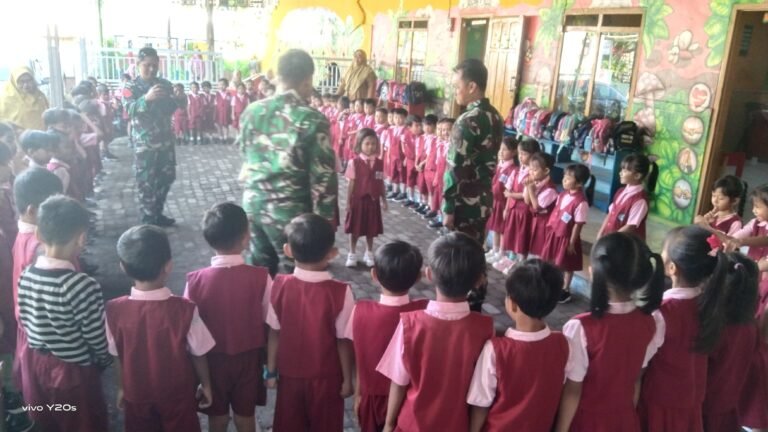 Pelatihan Disiplin Warnai Kegiatan Non Fisik TMMD Ke-128 di TK IKA Karya Bakti. 