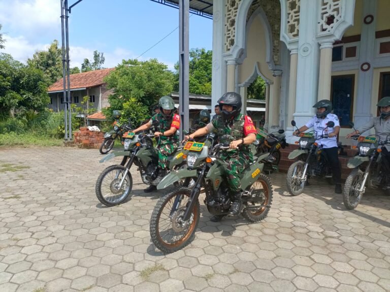Akses Jalan Sempit, Danrem 083/Bdj Tinjau Lokasi TMMD Ke-128 Gunakan Motor Dinas Babinsa.