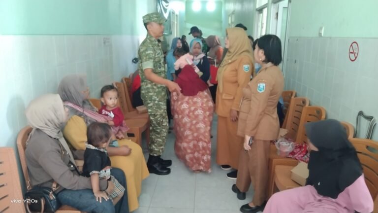 Upaya Tekan Angka Stunting, Satgas TMMD Ke-128 Laksanakan Pemberian Nutrisi Anak Stunting di Puskesmas Maron. 