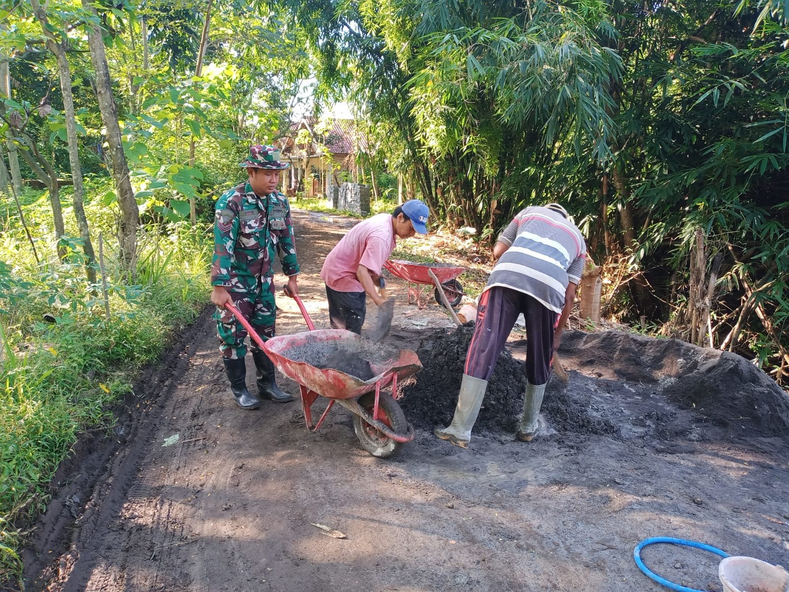 Pembangunan Tanggul Penahan Tanah di Dusun Klagin Desa Brabe Capai 85 Persen