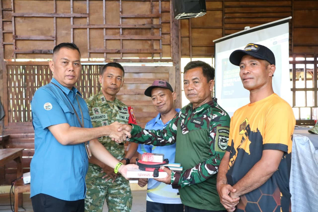 Pemberian Sarana dan Prasarana Alat Olahraga TMMD Ke-128 Tahun 2026 Dorong Semangat Pemuda dan Pengembangan Desa Wisata di Brabe. 