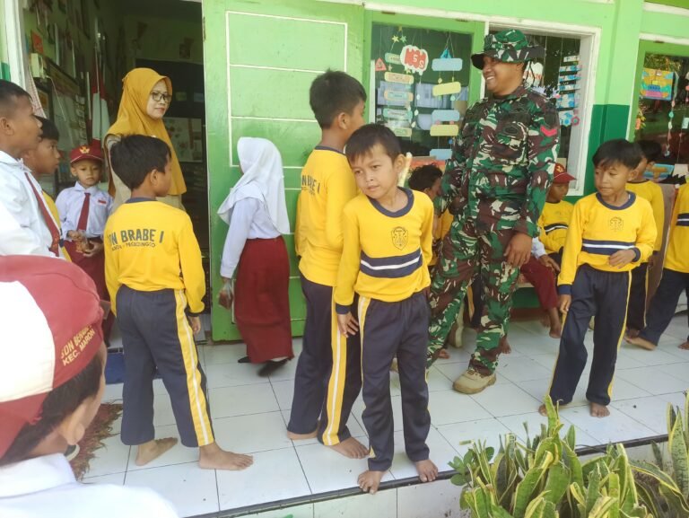 Perkuat Sinergitas Dengan Dunia Pendidikan,  Satgas TMMD Ke-128 Hadir di Sekolah