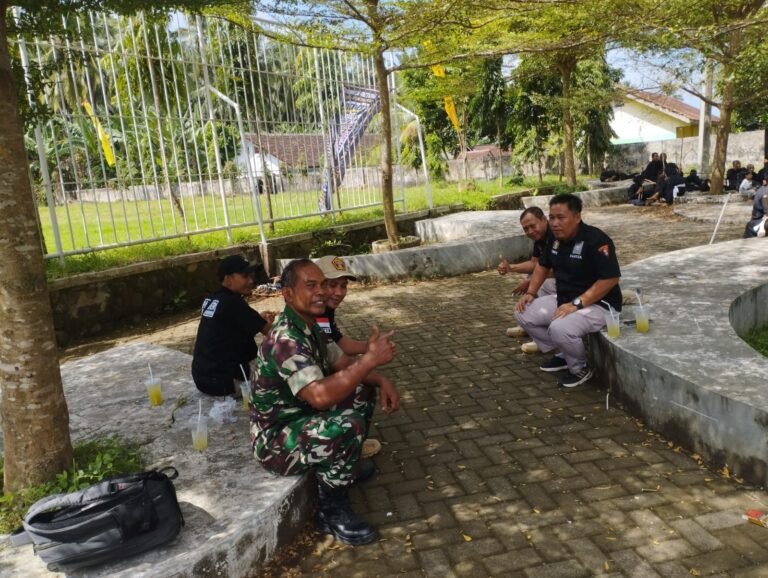 Babinsa Tambong Hadir Kawal Latihan Bersama PSHT, Wujudkan Kebersamaan dan Kondusivitas Wilayah