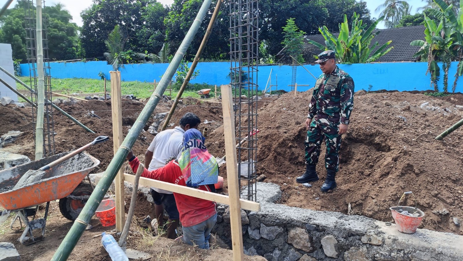 Babinsa Kedayunan Aktif Kawal Pembangunan KDKMP, Progres Capai 5 Persen